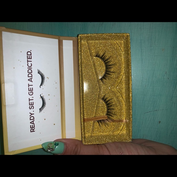 Lashes - Picture 2 of 2